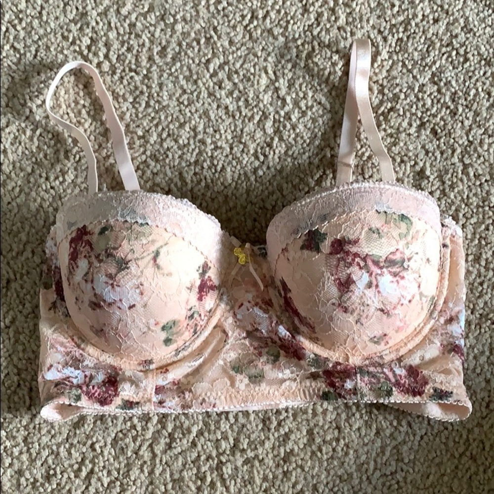 Jessica Simpson - Bralette. 34B
